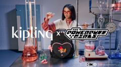 Kipling x 飞天小女警联名系列登场,奔赴今夏充能旅程!